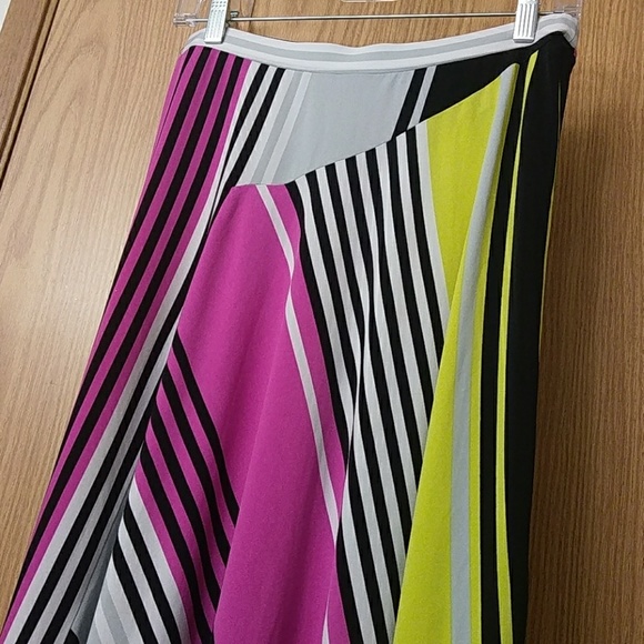 One world asymmetrical skirt - Picture 3 of 6